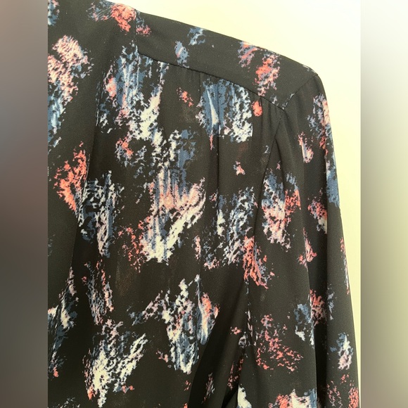 Le Château Abstract Pattern Faux Wrap Blouse - Picture 3 of 3